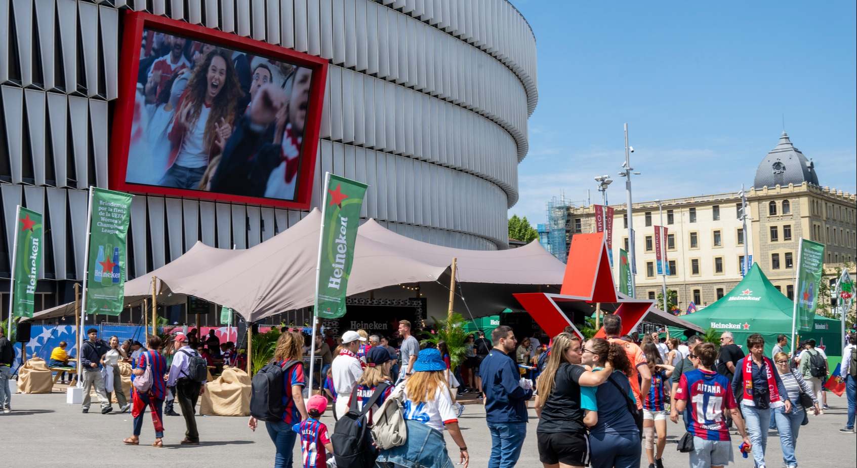 Fan zone de Heineken a las puertas de San Mamés (Bilbao). Heineken