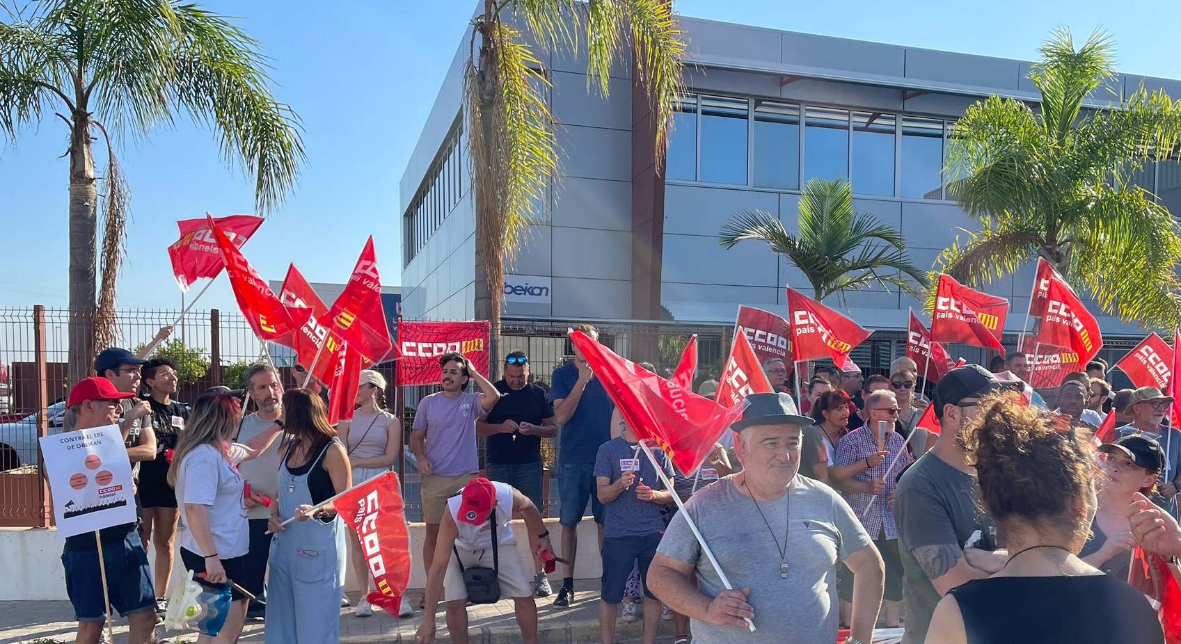 Protesta de los trabajadores en Obeikan.