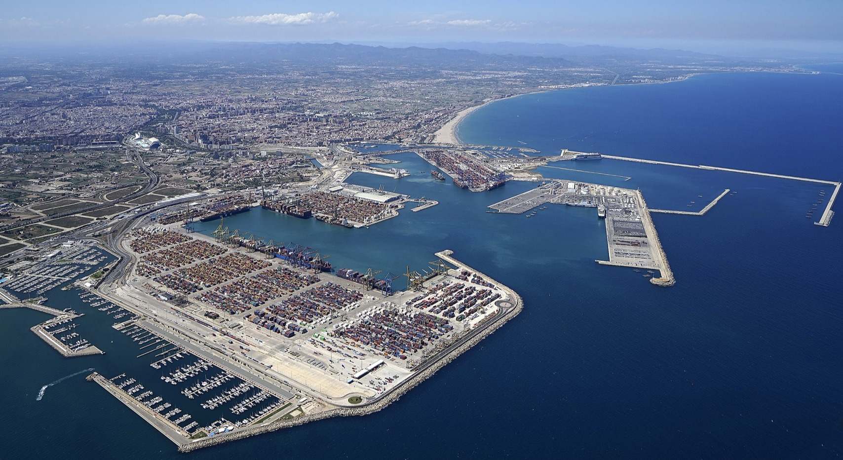 Imagen del puerto de Valencia, a la derecha con el dique norte donde se ubicará la terminal
