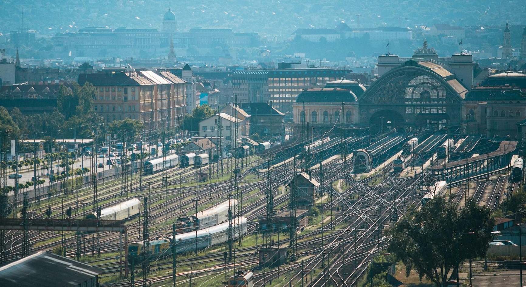 Estación Central de Budapest (Hungría) / Bence Szemerey