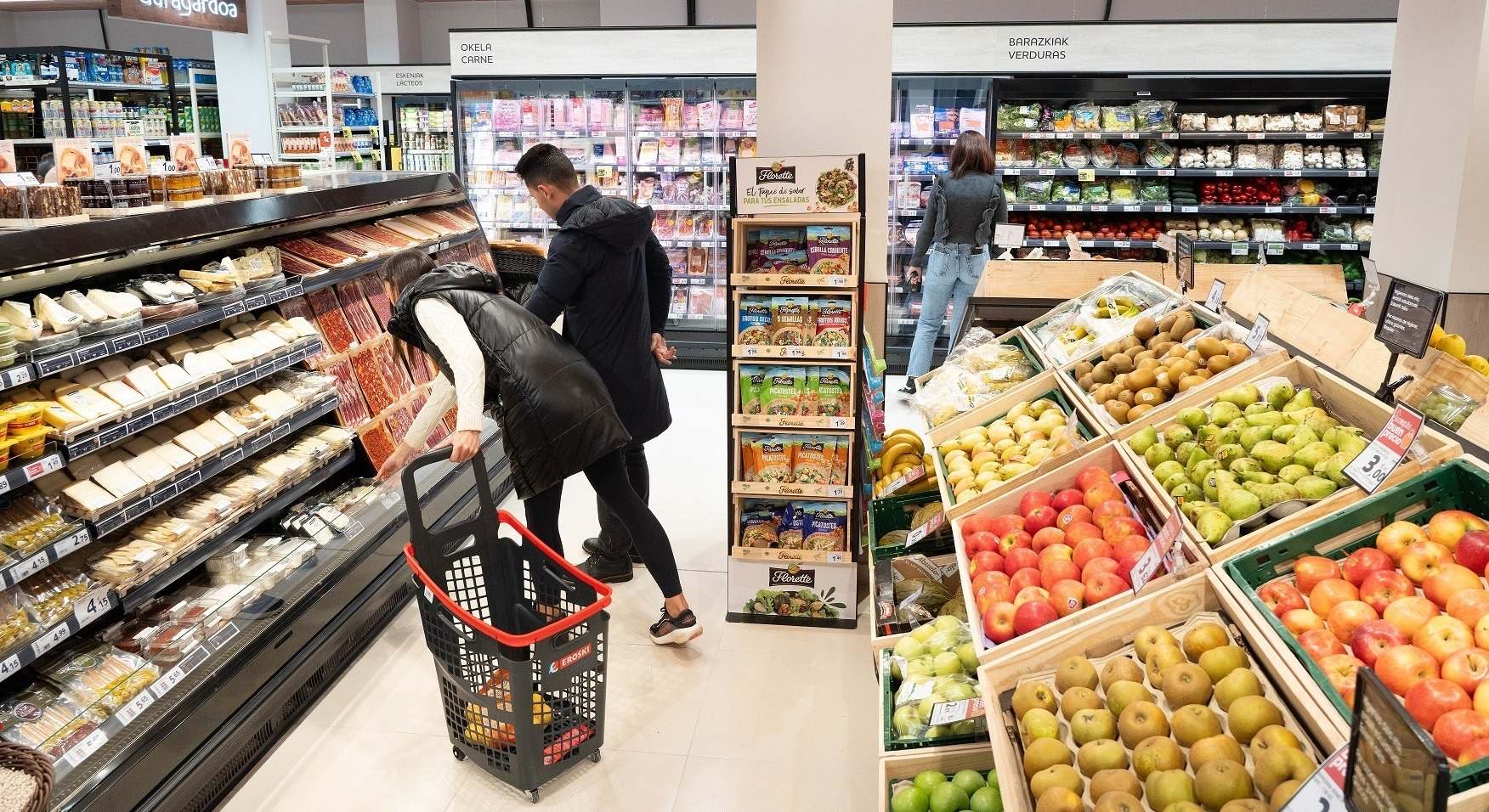 Personas en un supermercado