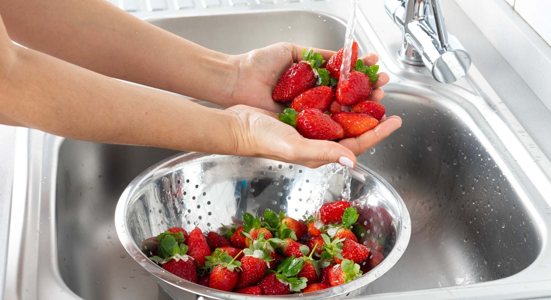 Fresas en el fregadero