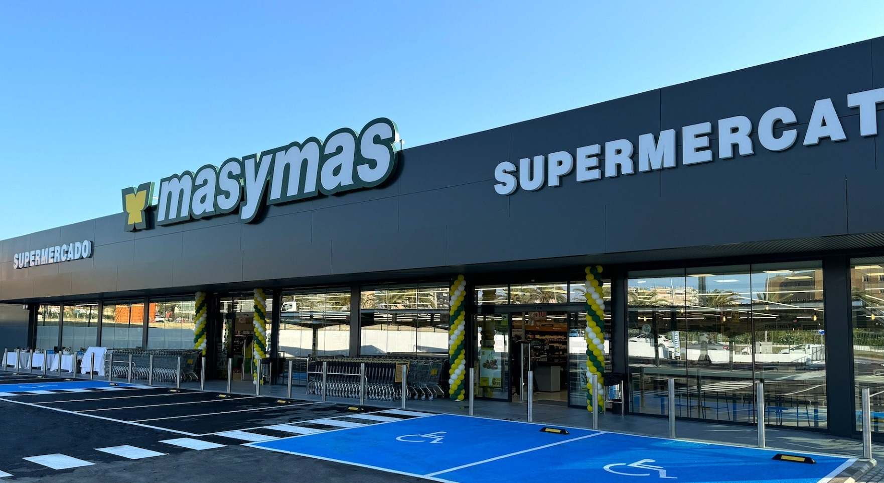Una de las tiendas de masymas en Alicante.