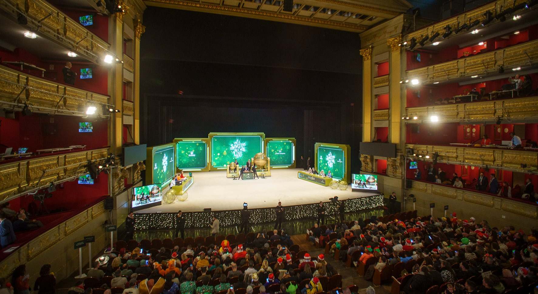 Teatro Real durante la celebración del sorteo de la Lotería de Navidad. / Selae