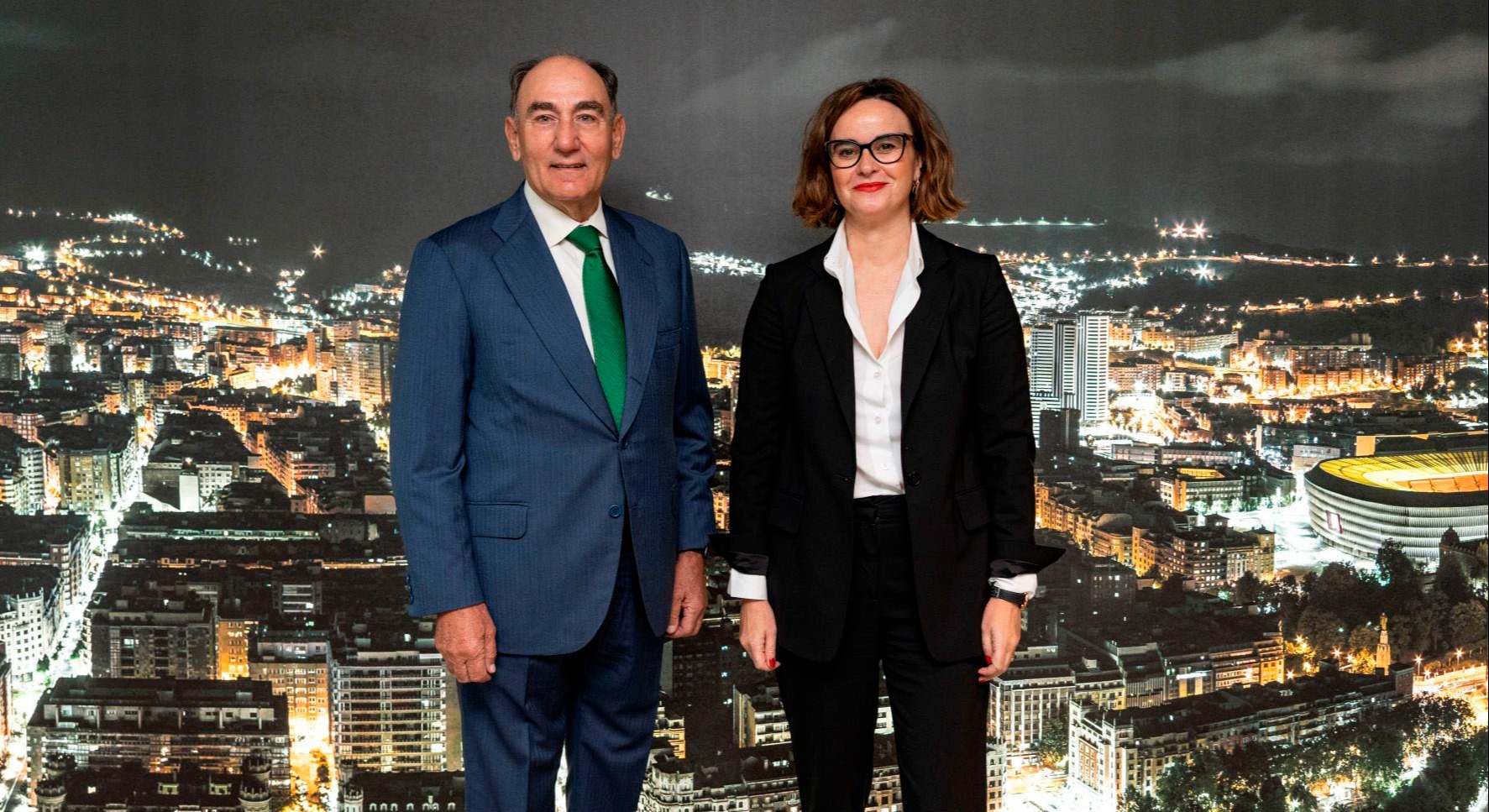 Ignacio Sánchez Galán, presidente de Iberdrola y Elixabete Etxanobe, diputada general de Bizkaia.