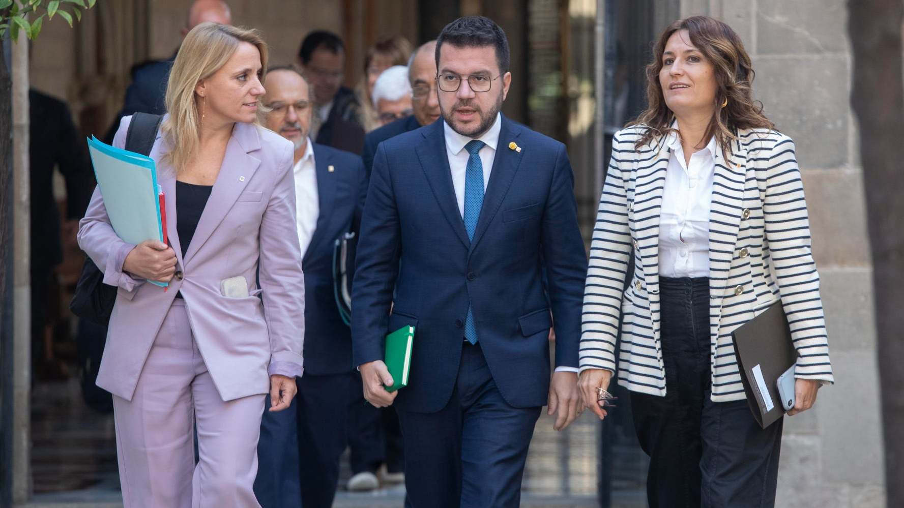 El presidente de la Generalitat, Pere Aragonès, con las consejeras Natàlia Mas y Laura Vilagrà. Efe