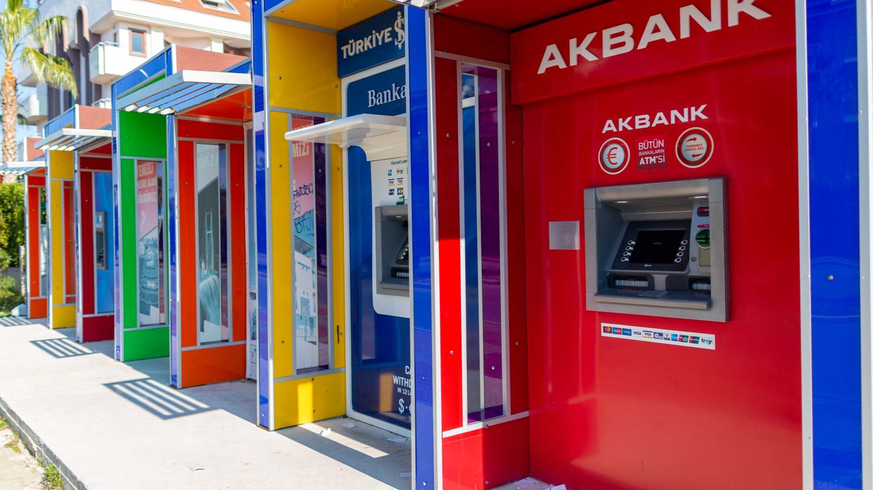 Varios cajeros automáticos de bancos europeos