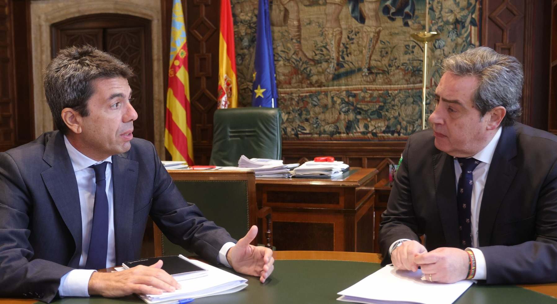 Mazón y el portavoz de Vox, José María Llanos.