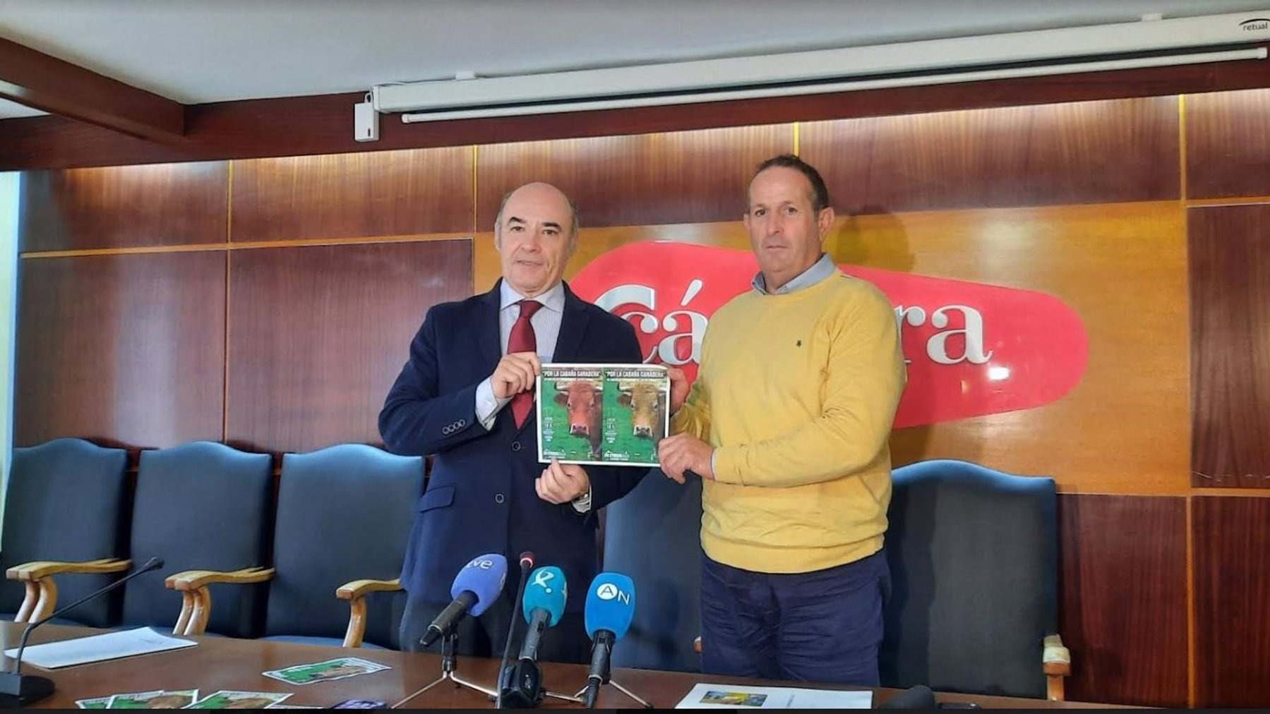 El presidente de la Cámara de Comercio de Badajoz, Mariano García Sardiña y y el presidente de Apag Extremadura Asaja y miembro del pleno de la Cámara, Juan Metidieri.