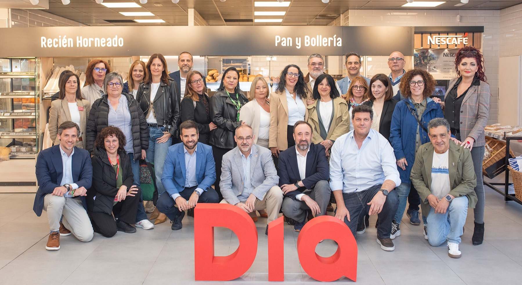 Firma del acuerdo entre Dia y los sindicatos.