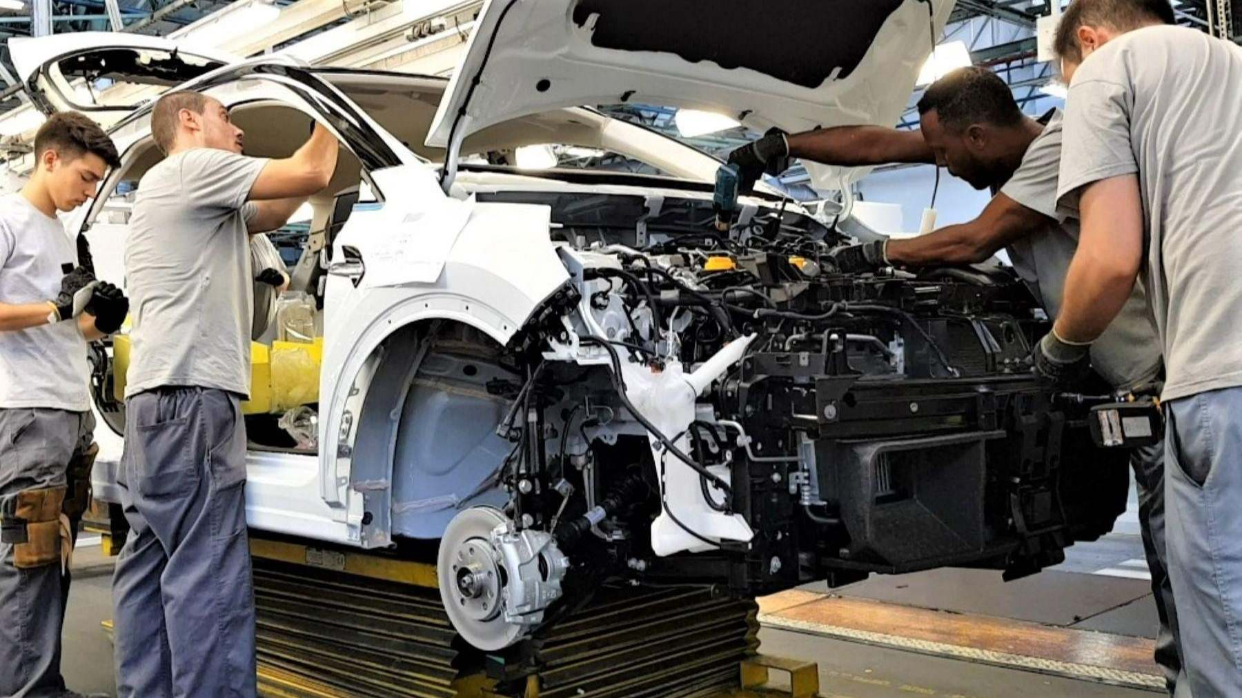 Los precios industriales moderaron su caída