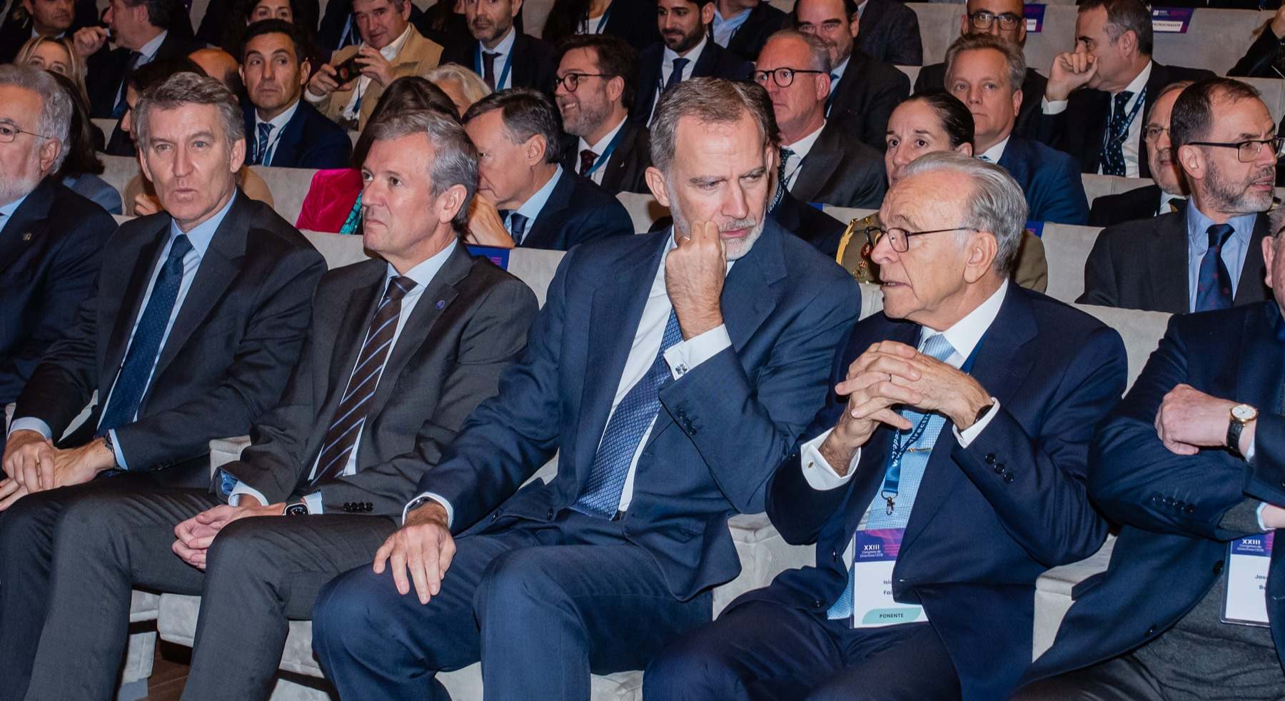 Feijóo, Rueda, el Rey y Fainé en el Congreso de CEDE