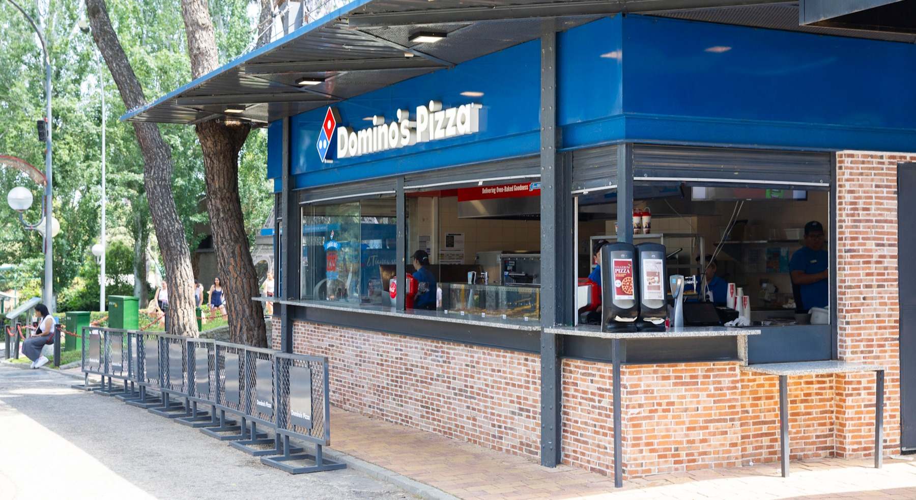 Kiosko de Domino's Pizza en Parque de Atracciones.