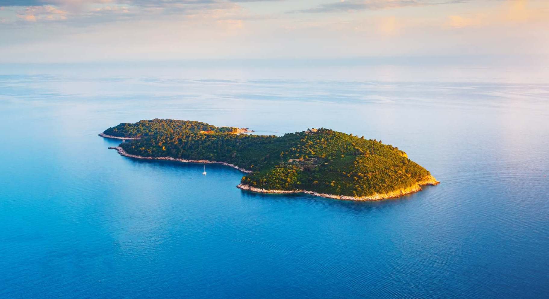 Vista aérea de la Isla de Lokrum (Croacia)