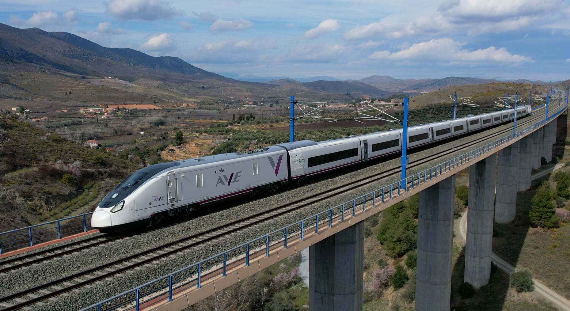 Tren Avril fabricado por Talgo y entregado a Renfe. / Patier-Renfe