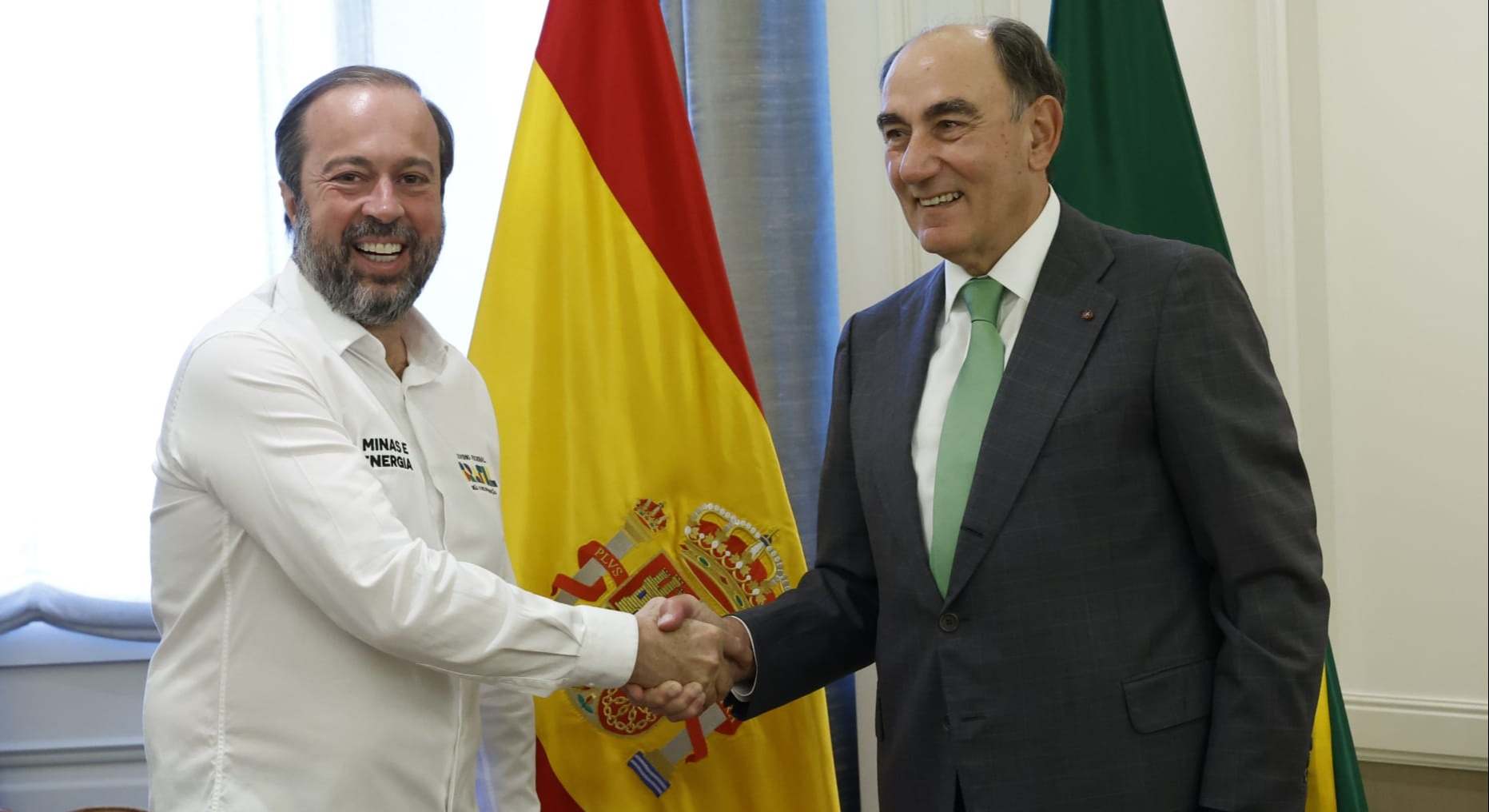 El ministro de Minas y Energía de Brasil, Alexandre Silveira, y el presidente de Iberdrola, Ignacio Sánchez Galán. IBERDROLA