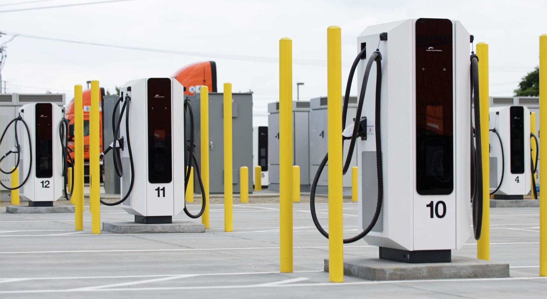 Cargadores de coches eléctricos de Power Electronics en California.