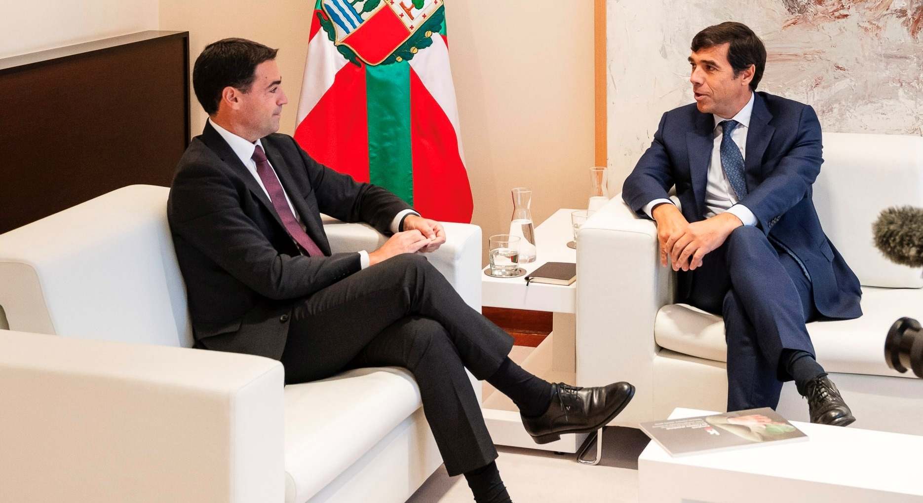 Imanol Pradales, Gobierno Vasco, y Antón Arriola, Kutxabank.
