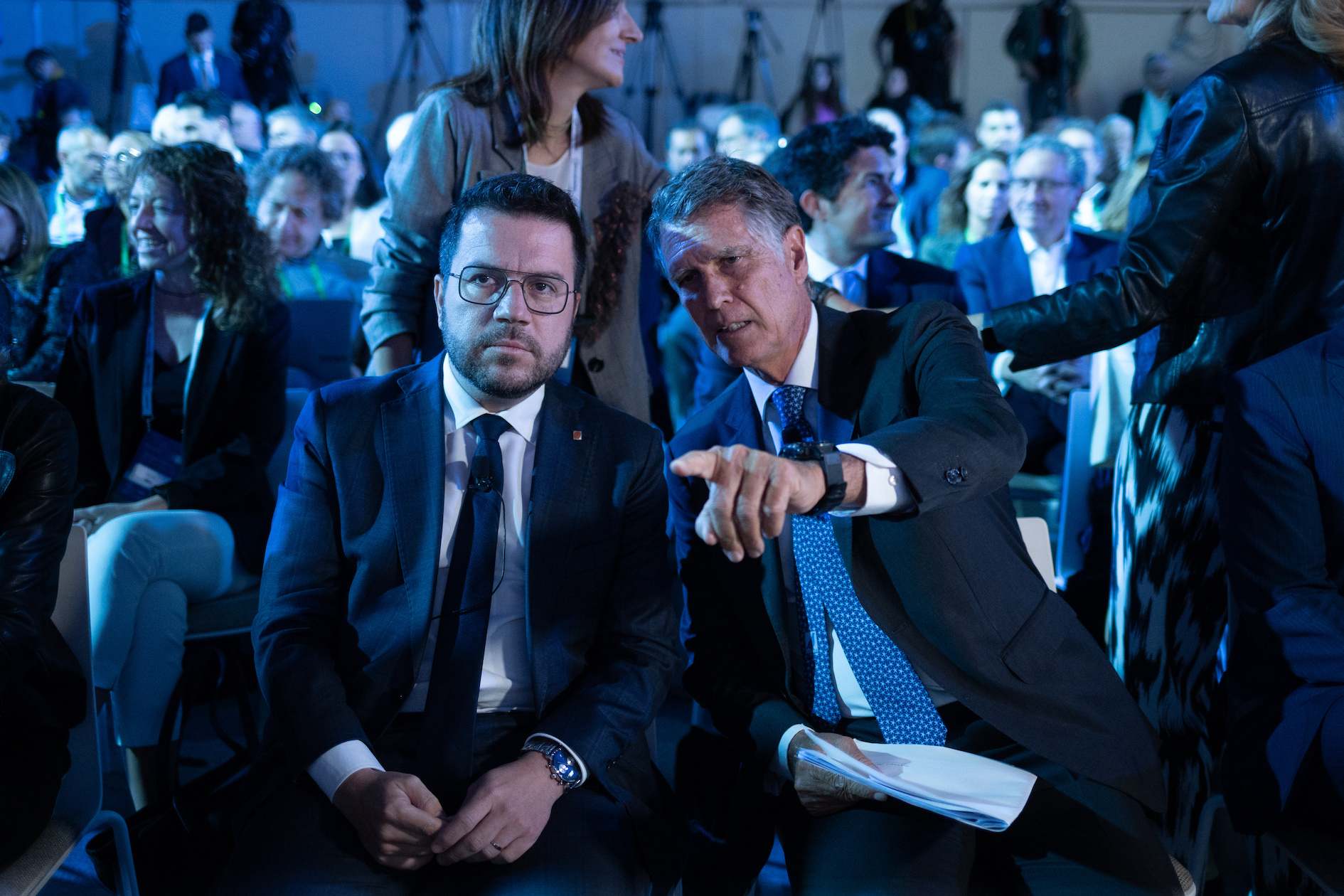 El presidente en funciones de la Generalitat, Pere Aragonès, junto al presidente del Cercle d'Economia, Jaume Guardiola. David Zorroakino (Europa Press)