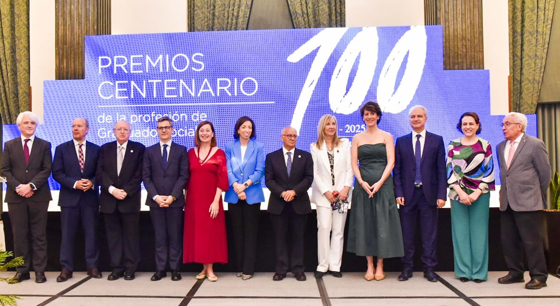 Foto de familia de la gala de los premios otorgados por el Consejo General de Graduados Sociales de España