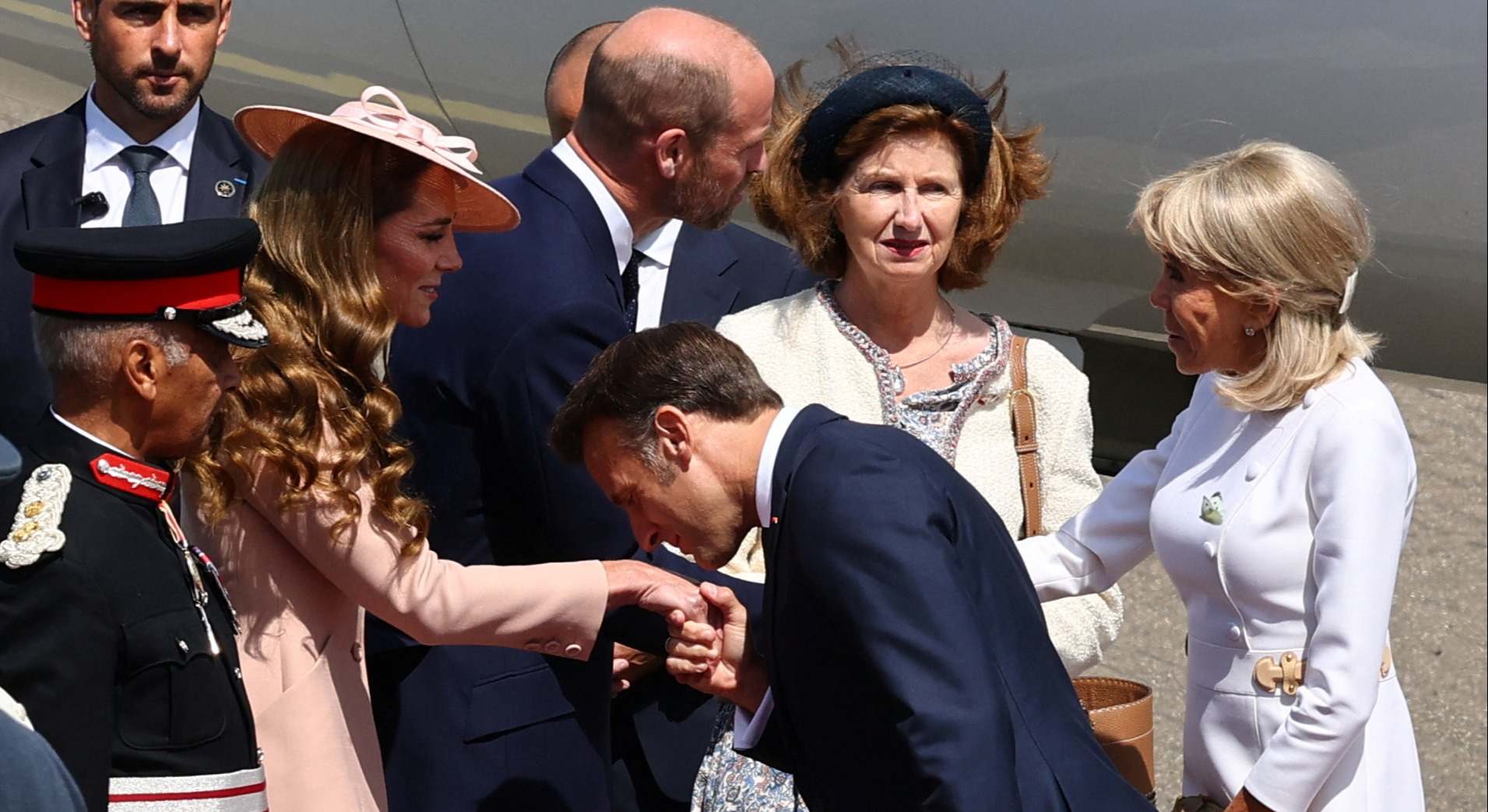 Los príncipes de Gales con los Macron