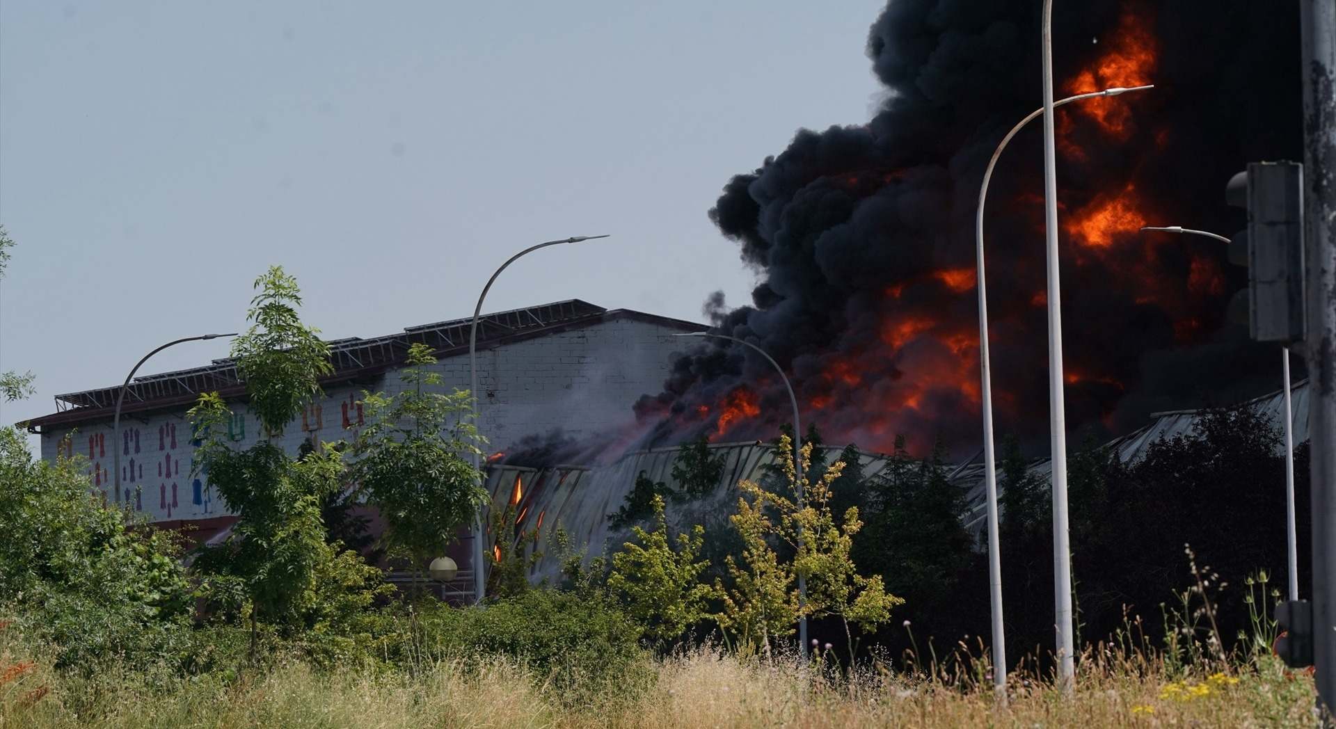 Incendio en la fábrica LEA.