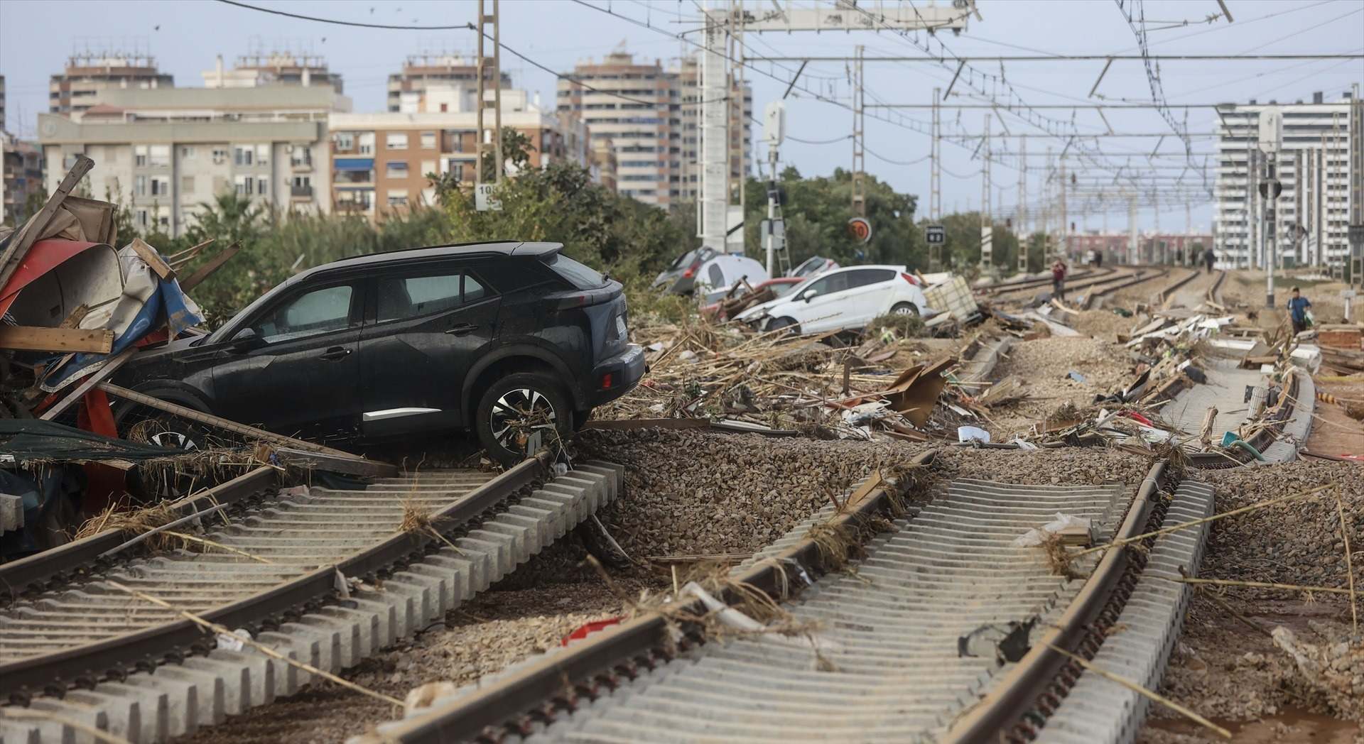 Destrozos provocados por la DANA en las vías del tren en Sedaví, Valencia