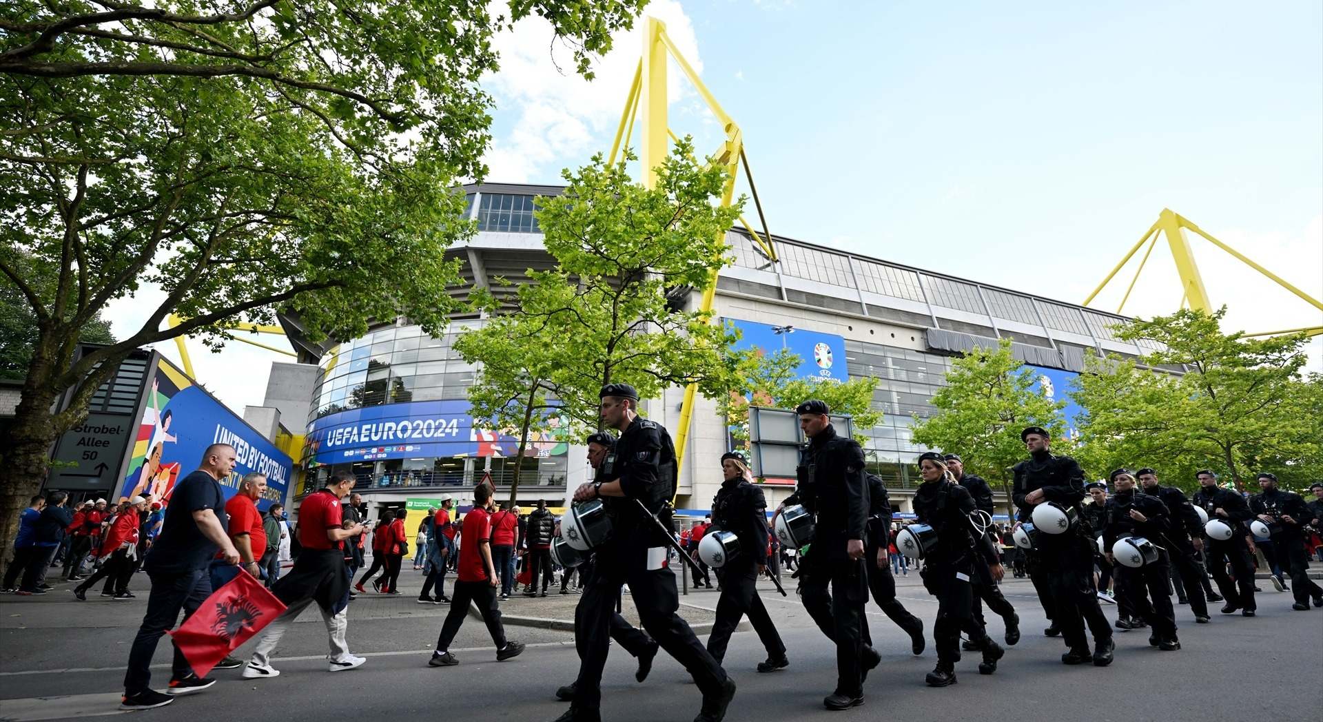 Policía durante la Eurocopa en Dortmund