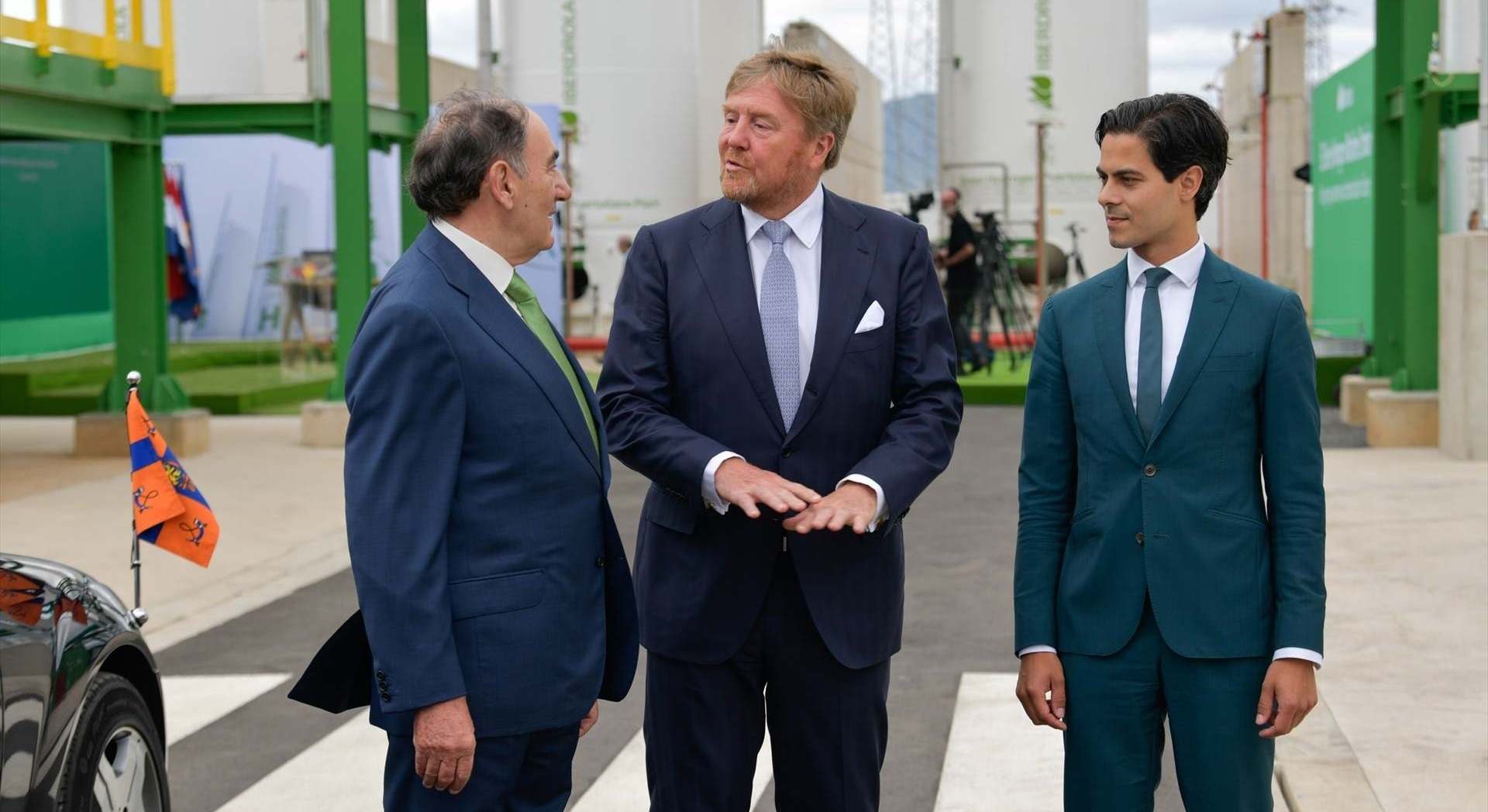 El Rey de Países Bajos, Guillermo Alejandro, junto a Ignacio Galán en una visita a la central de Puertollano. EUROPA PRESS