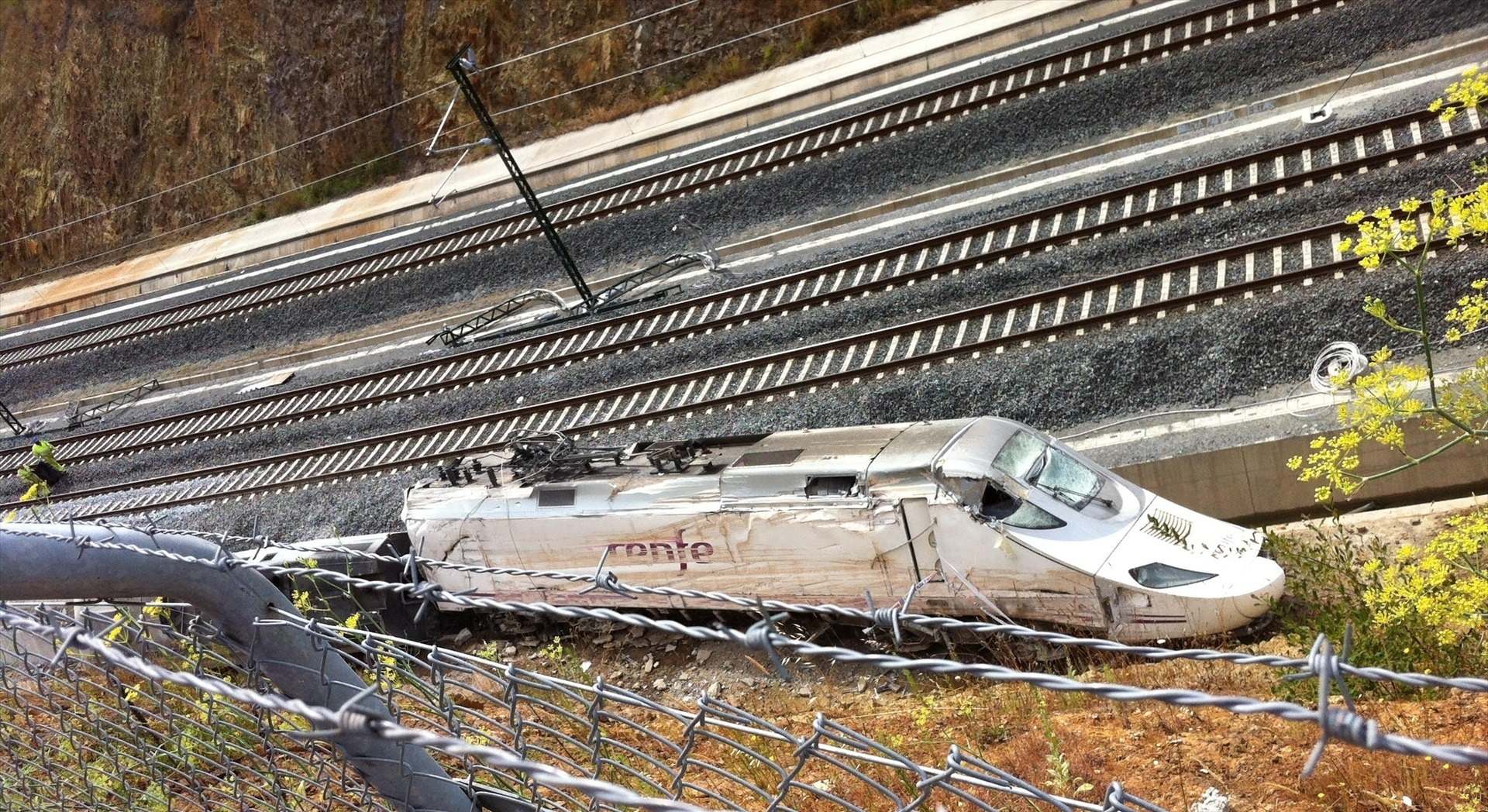 Tren Alvia accidentado en Angrois en 2013.