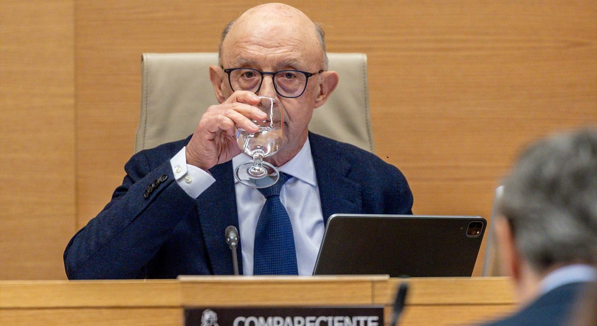 EuropaPress_6646336_exministro_hacienda_funcion_publica_cristobal_ricardo_montoro_comparece.jpg
