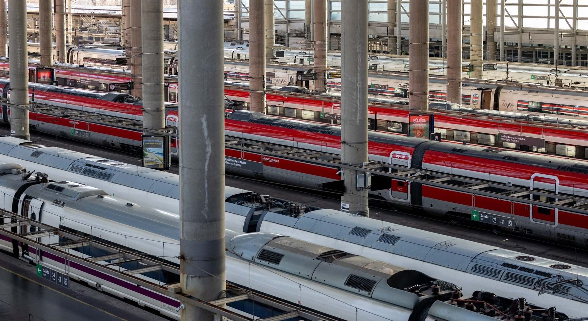 EuropaPress_6425544_varios_trenes_segunda_operacion_salida_navidad_estacion_tren