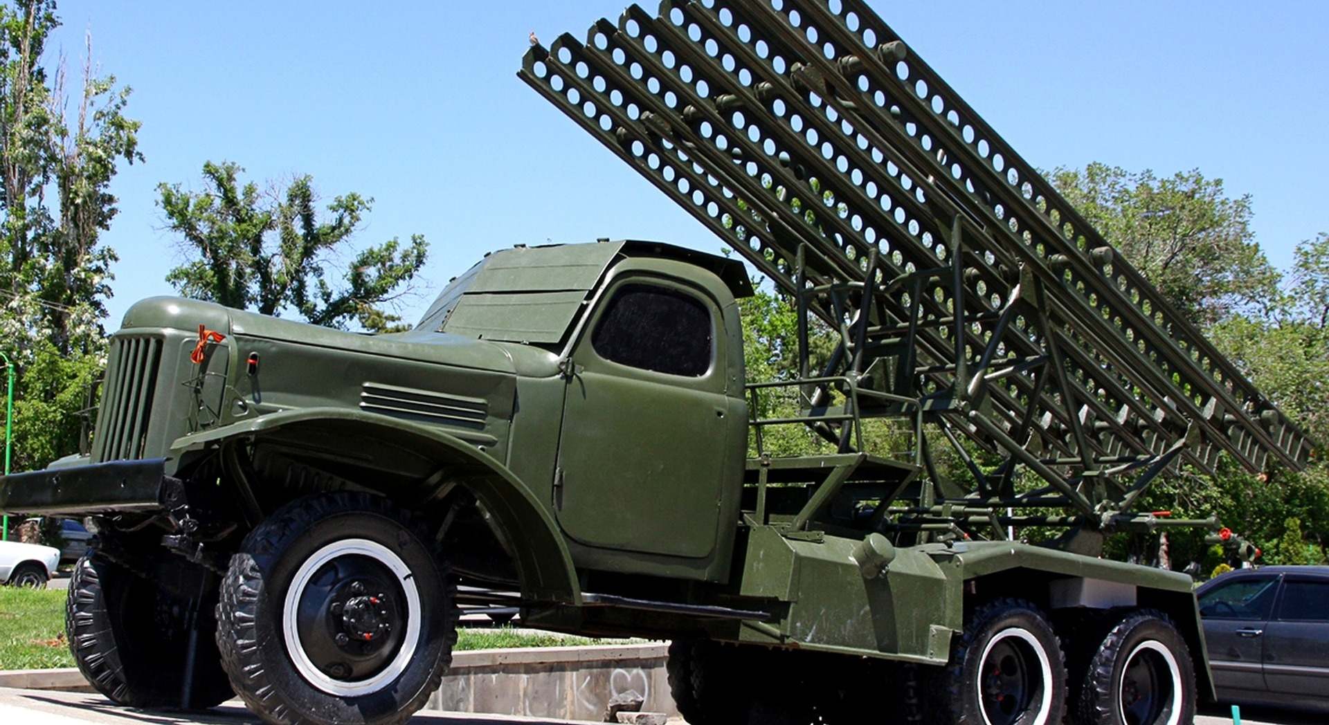 Un lanzacohetes múltiple BM-13 Katyusha en Armenia. / Foto: Wikipedia - AdAstra77
