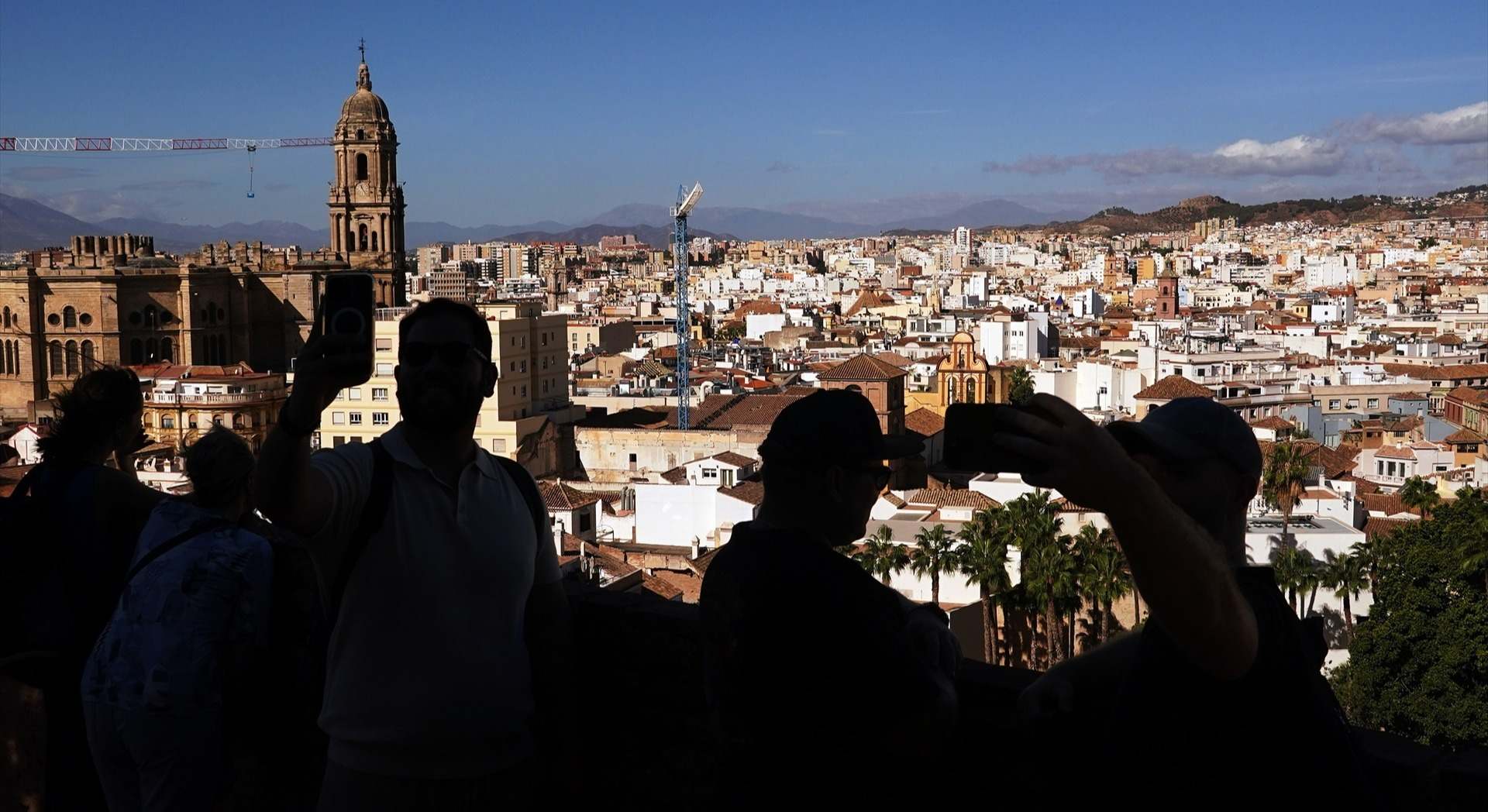 Turistas visitando Málaga. / Foto: Álex Zea - Europa Press
