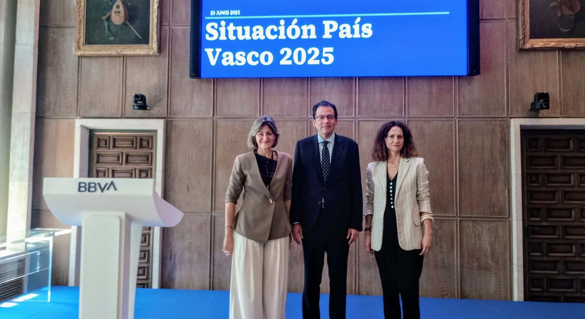 Marta Alonso, Miguel Cardoso y Elena López, de BBVA
