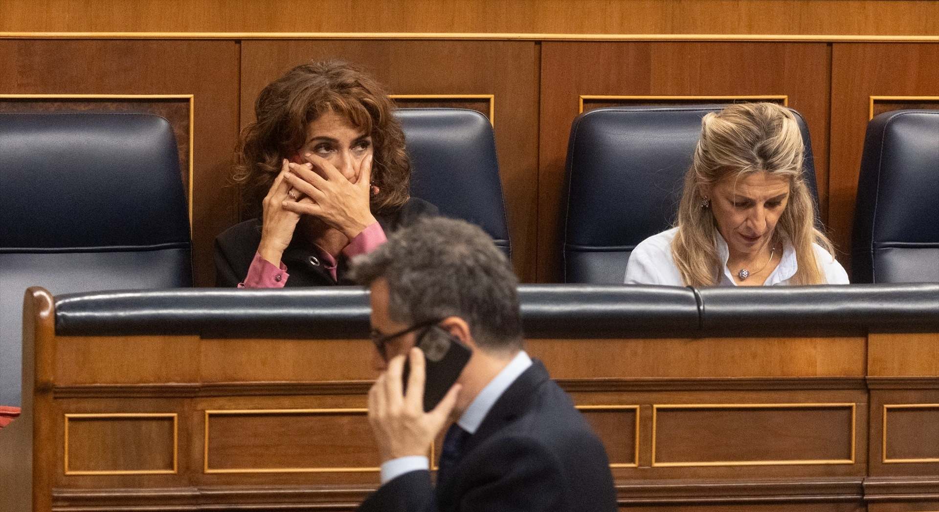 La vicepresidenta primera y ministra de Hacienda, María Jesús Montero, junto a Yolanda Díaz | EP