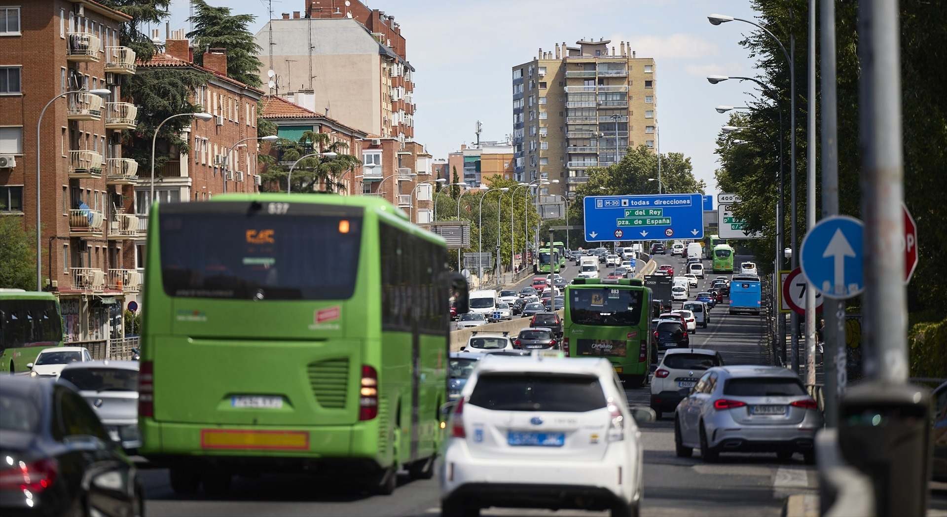 Decenas de coches en la A-5 en dirección al túnel de la M-30