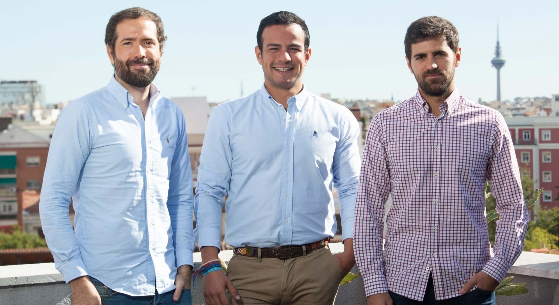 Tres personas posando