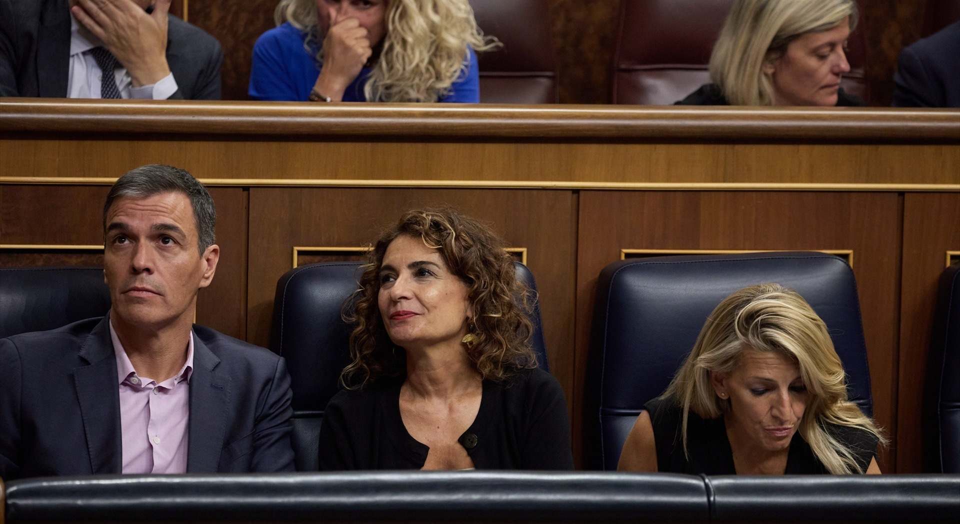 El jefe del Ejecutivo, Pedro Sánchez, junto a las vicepresidentas primera y segunda, María Jesús Montero y Yolanda Díaz | EP