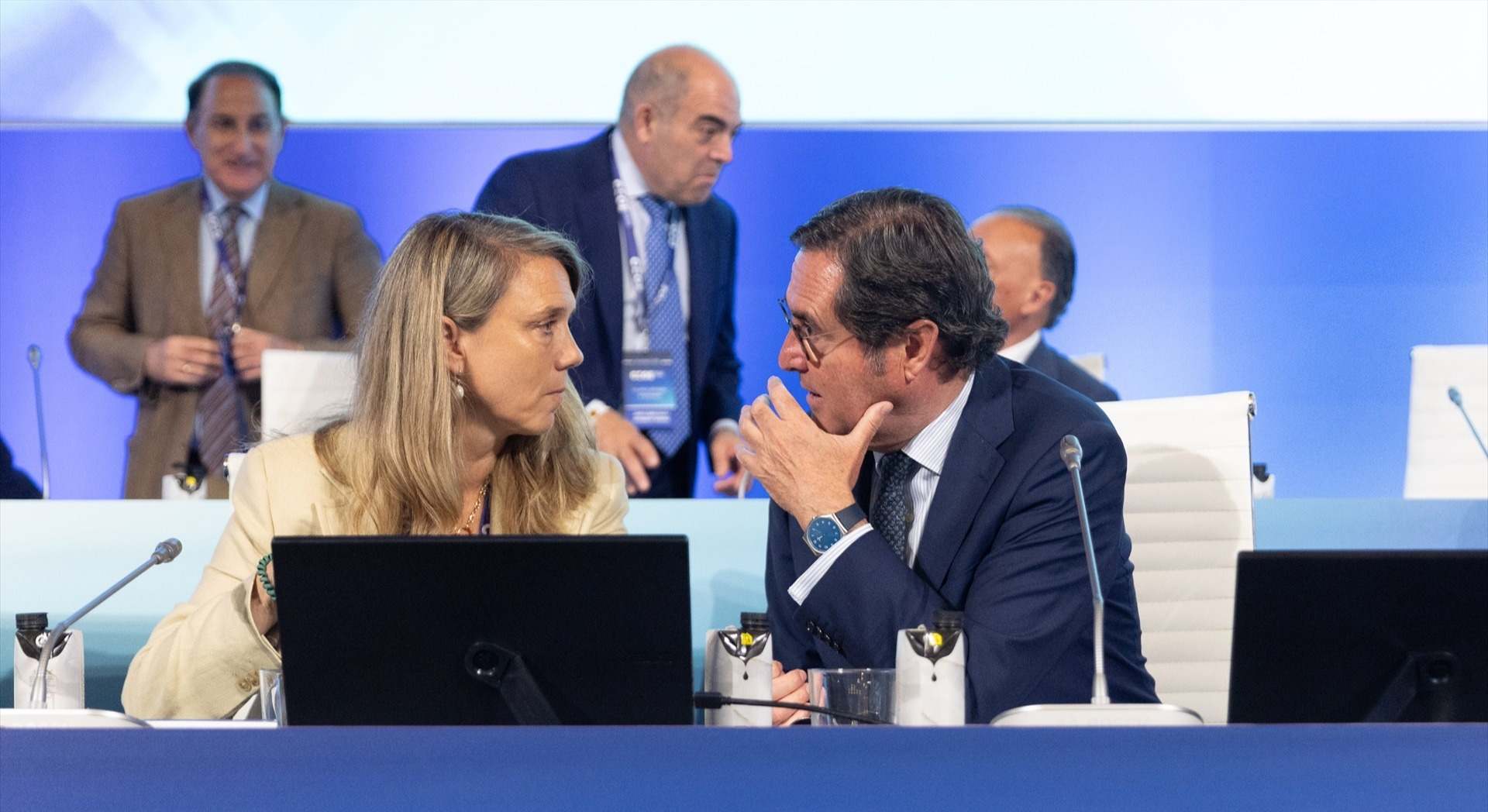 La presidenta de Cepyme, Ángela de Miguel, y el líder de CEOE, Antonio Garamendi. 