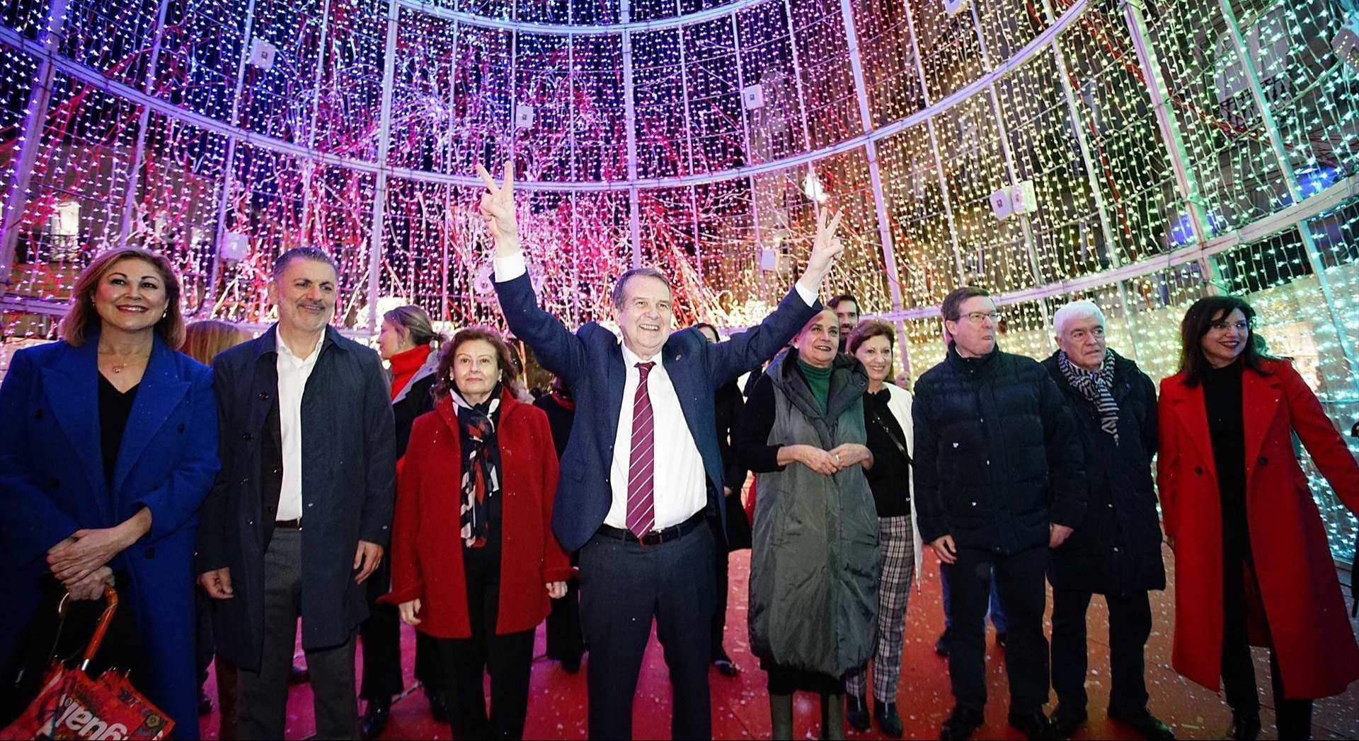 El alcalde de Vigo, Albel Caballero, durante el encendido de las luces de Navidad. Europa Press