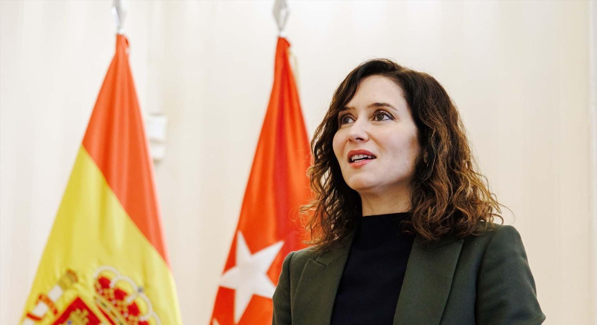 La presidenta de la Comunidad de Madrid, Isabel Díaz Ayuso, mantiene un encuentro con el presidente del Comité Paralímpico Internacional, Andrew Parsons