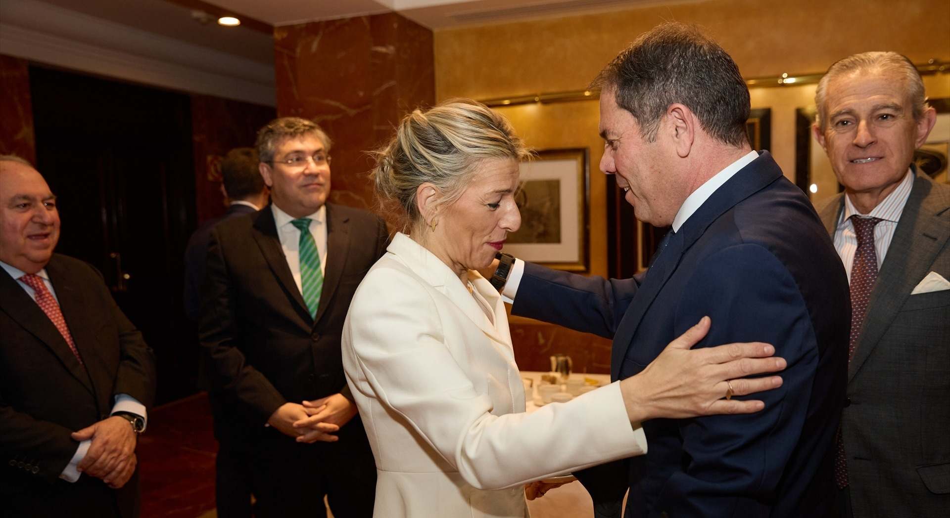 La ministra de Trabajo, Yolanda Díaz y el presidente de Cepyme, Gerardo Cuerva.