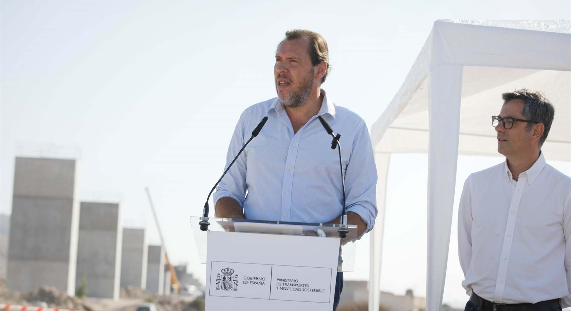 El ministro de Transportes y Movilidad Sostenible, Óscar Puente, en las obras del AVE a Almería. / Marian León - Europa Press