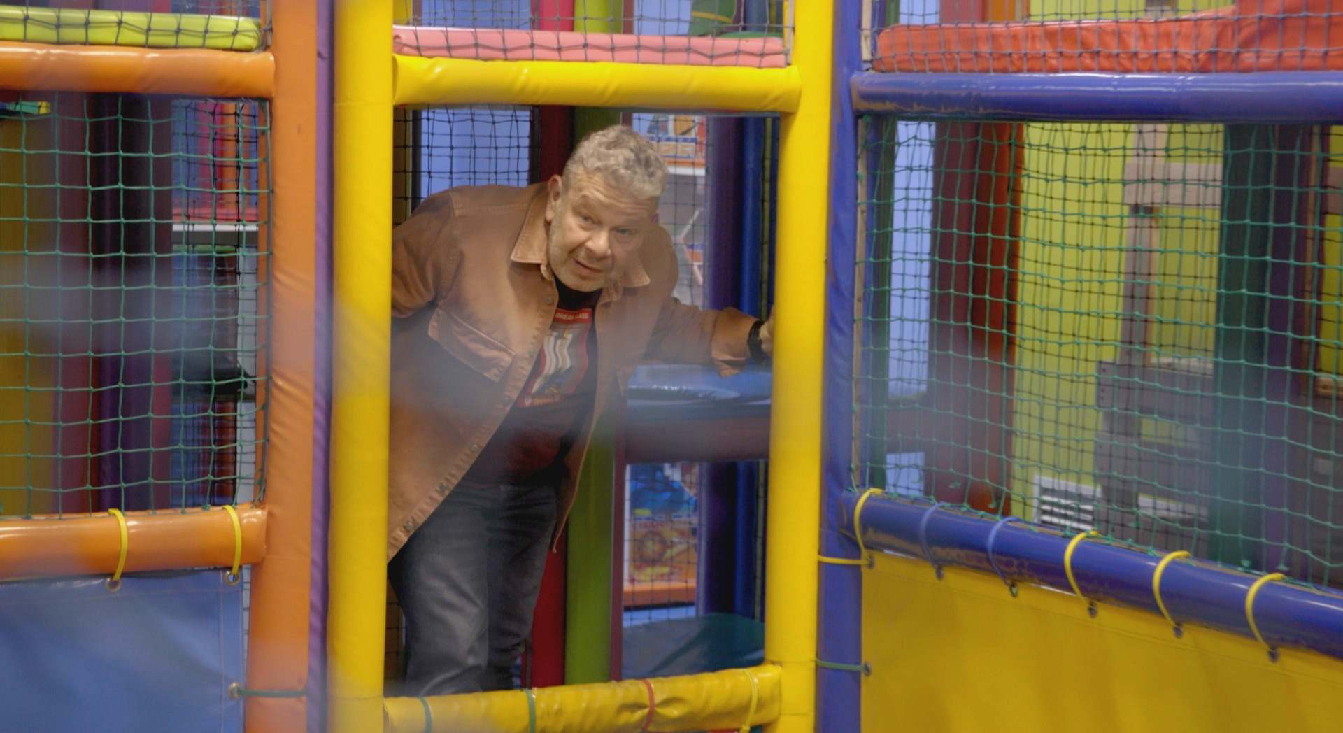 Alberto Chicote en un parque de bolas infantil