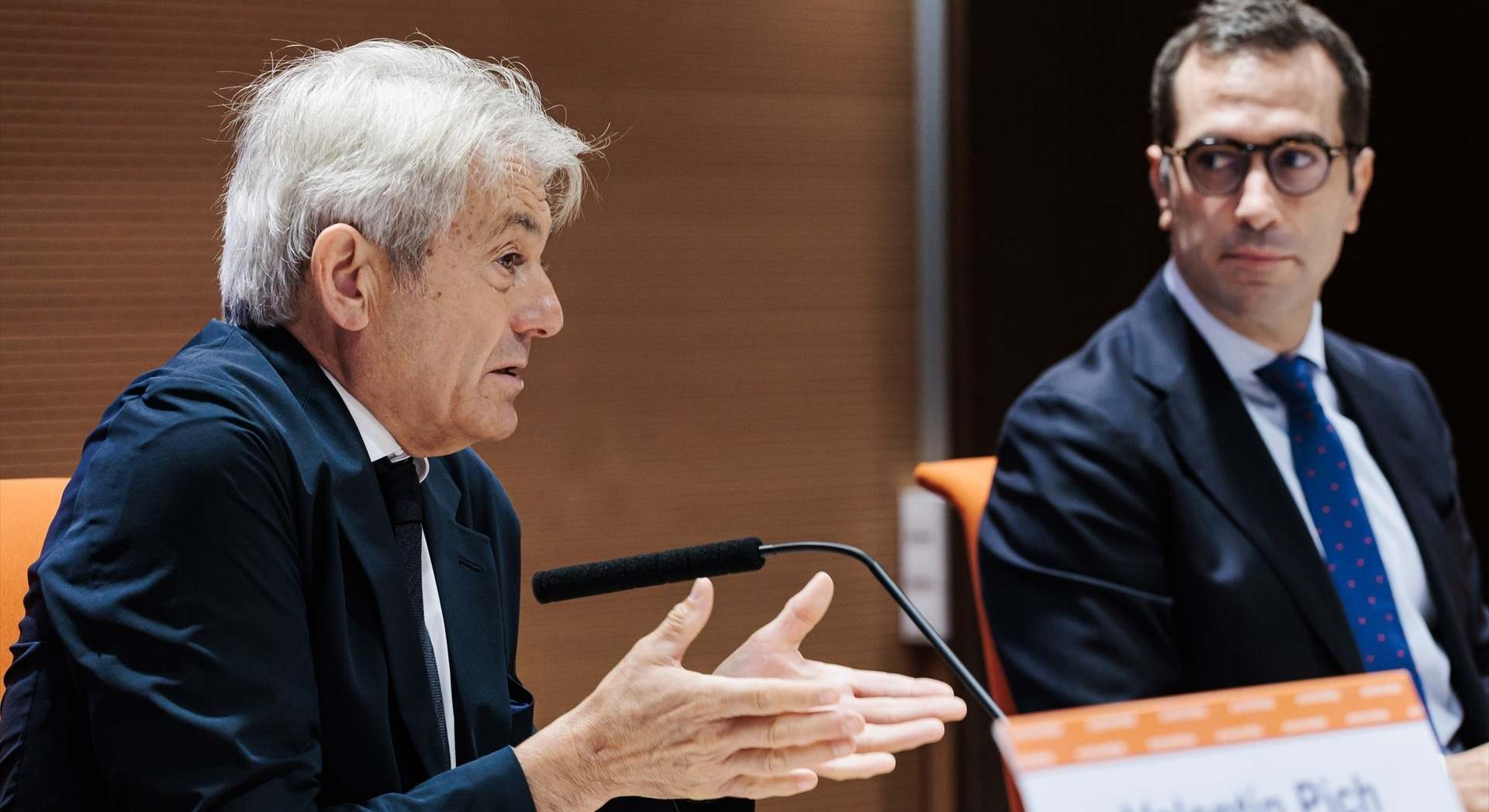 El presidente del CGE, Valentín Pich, junto al ministro de Economía, Carlos Cuerpo | EP
