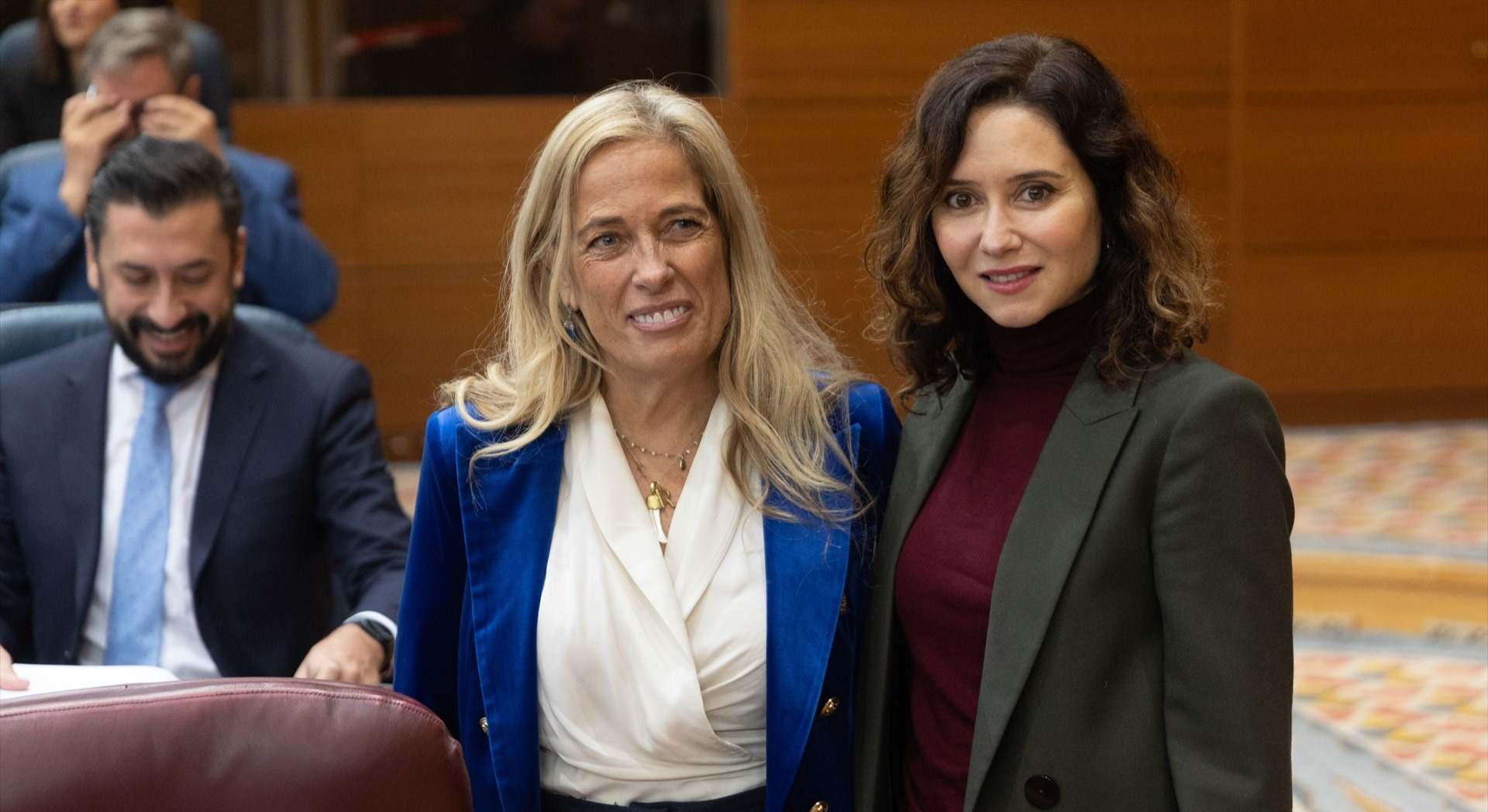 Rocío Albert e Isabel Díaz Ayuso en la Asamblea de Madrid
