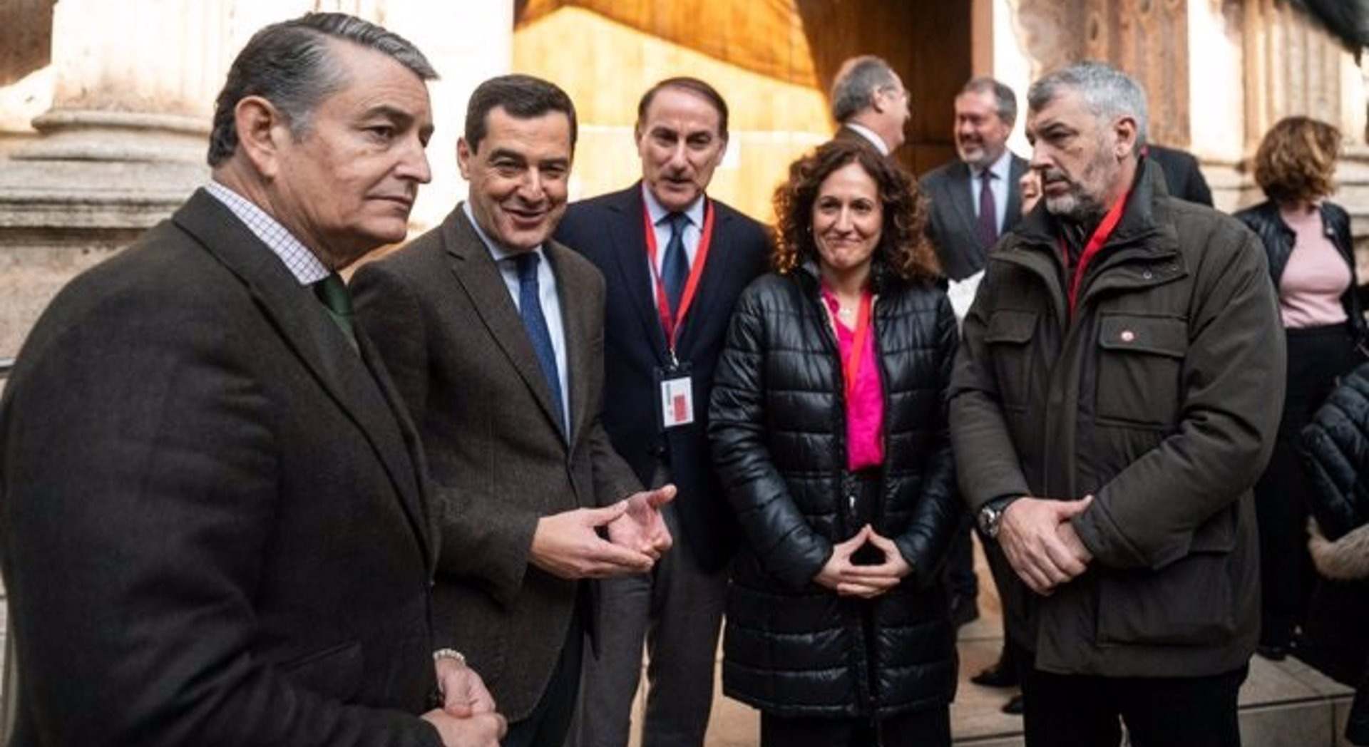 El consejero Antonio Sanz, Juanma Moreno. González de Lara, Nuria López y Óskar Martín.