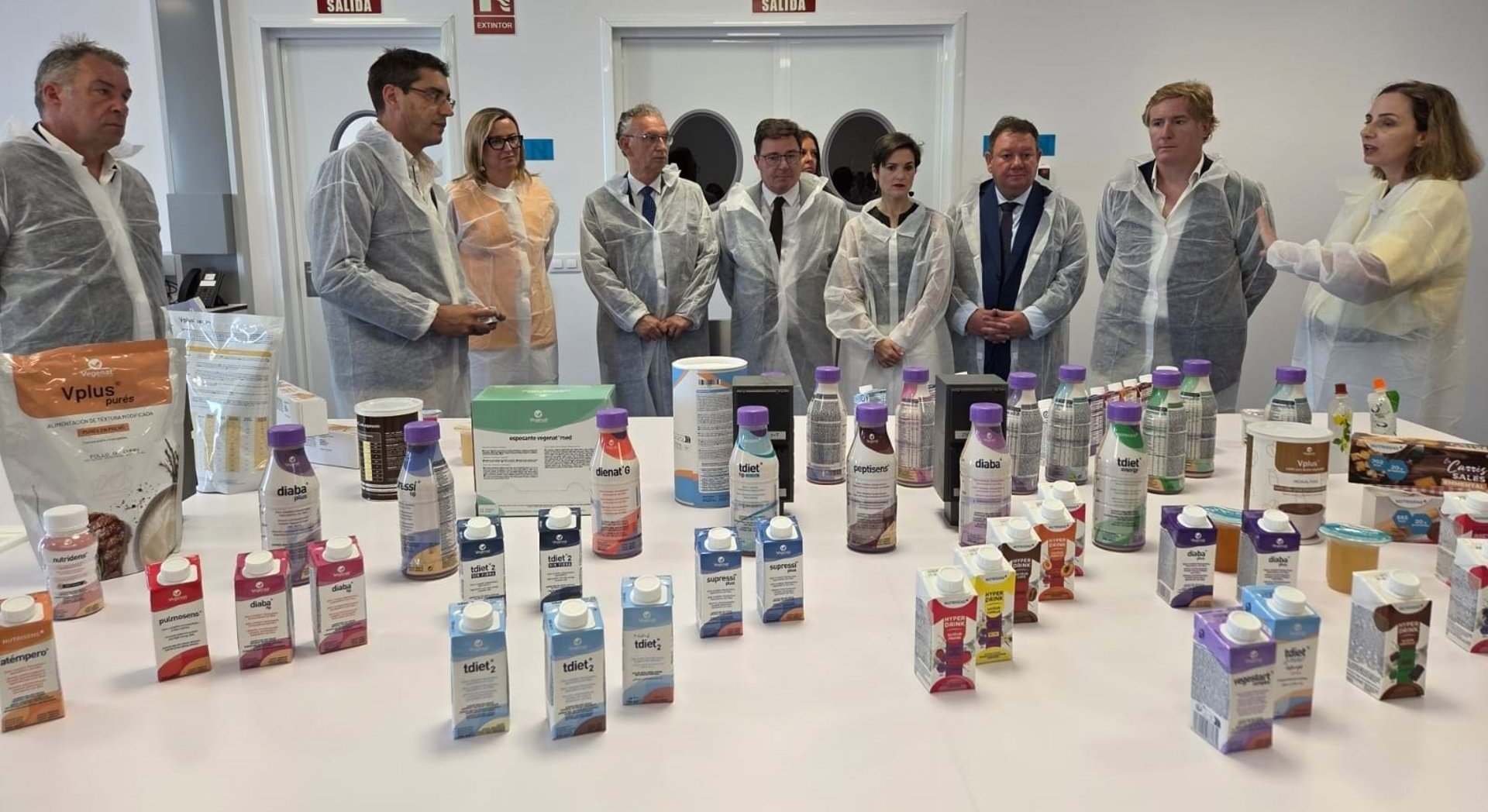 Visita de las autoridades a las instalaciones que Nutrisens inaugura en la Plataforma Logística de Badajoz