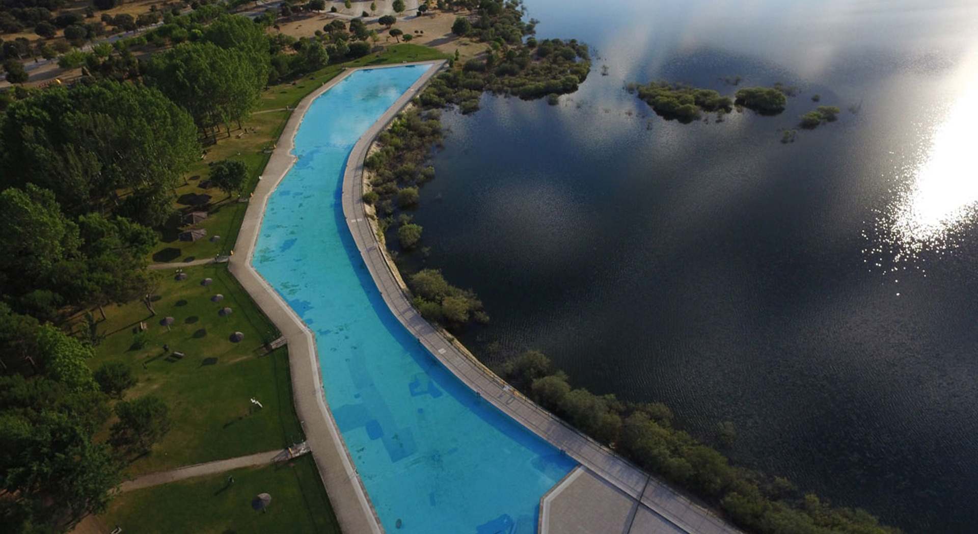 Vista aérea de la piscina natural de Riosequilla en Buitrago de Lozoya